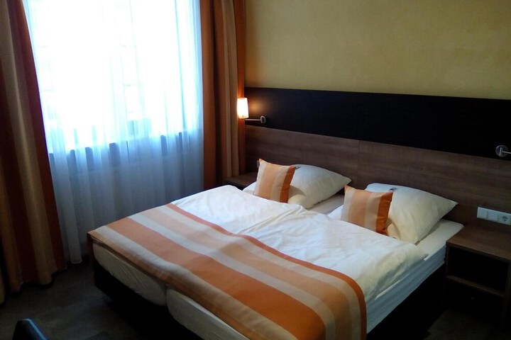 Room 16 of 61