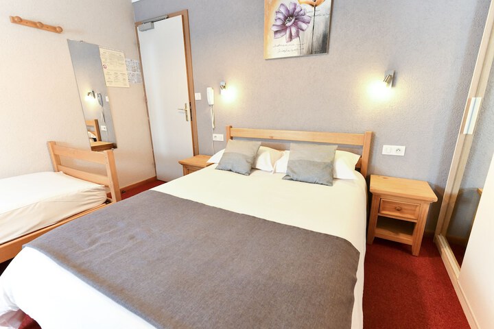 Room 8 of 33