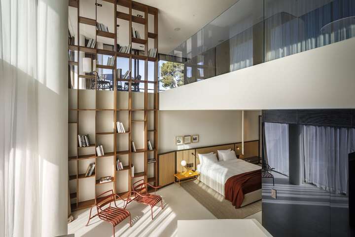 Room 20 of 170