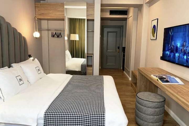 Room 27 of 50