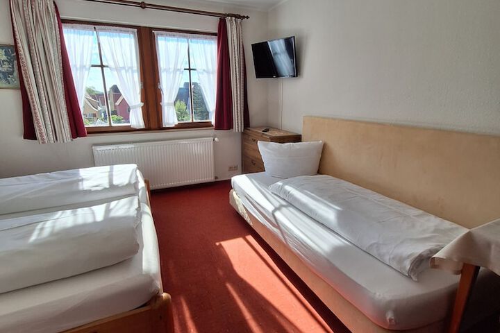 Room 14 of 66