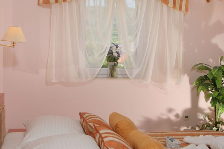 Room 7 of 82