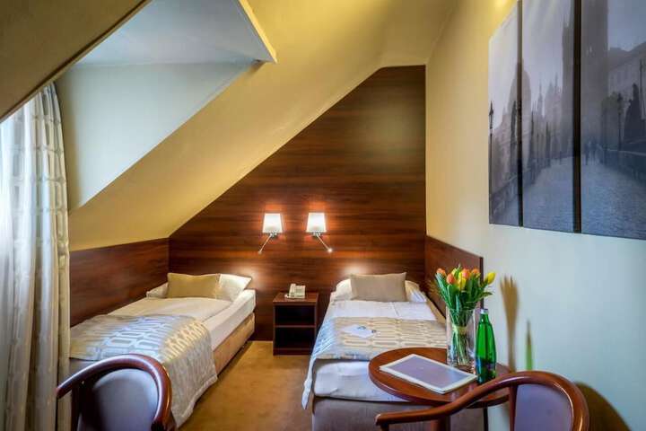 Room 27 of 70