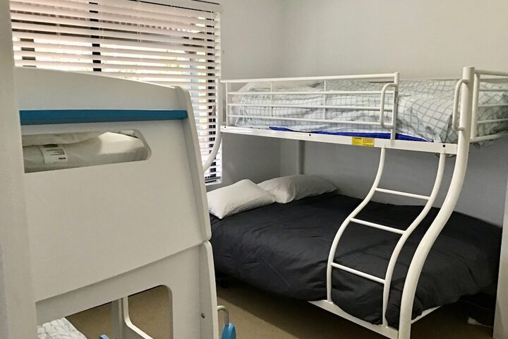 Room 4 of 16