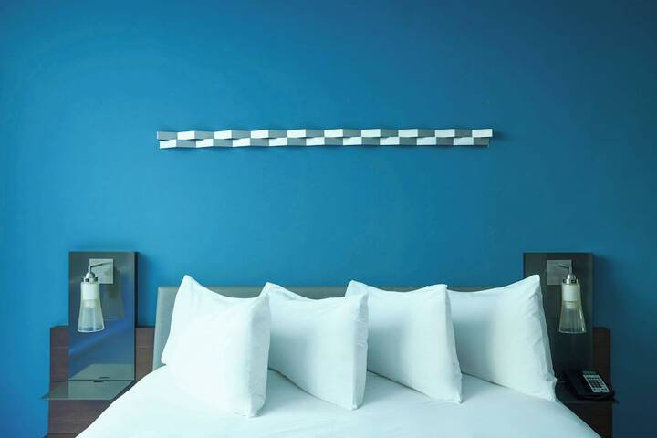 Room 27 of 108