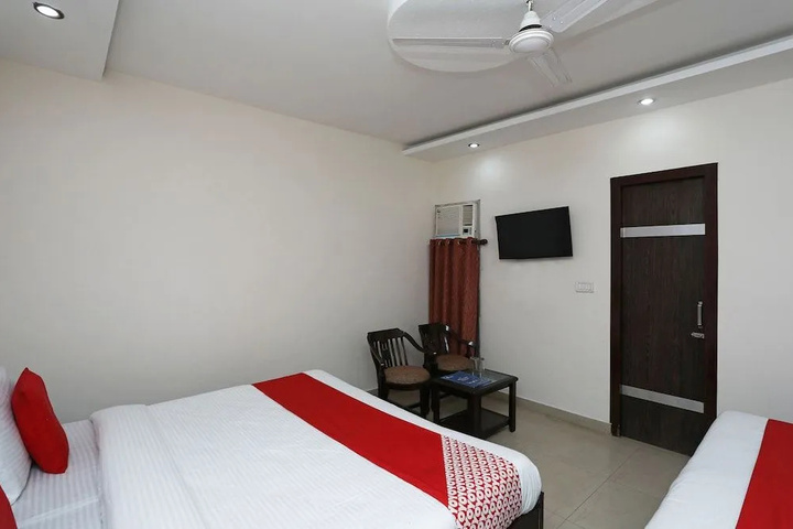 Room 6 of 11