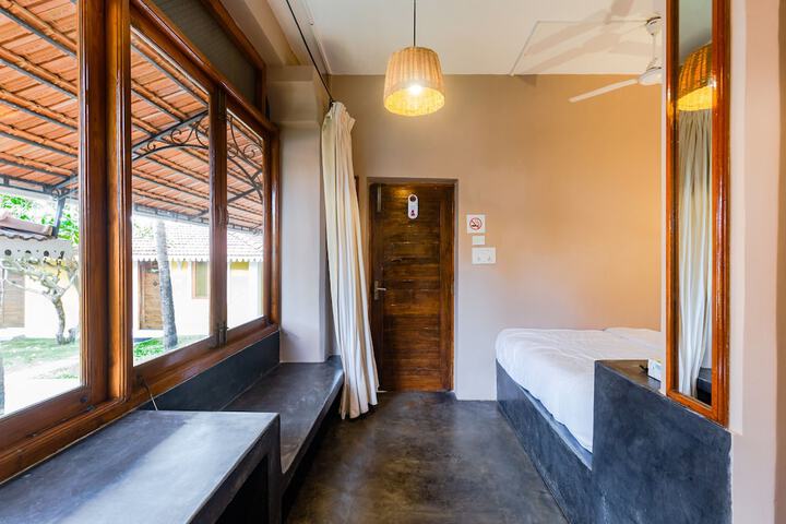 Room 28 of 125