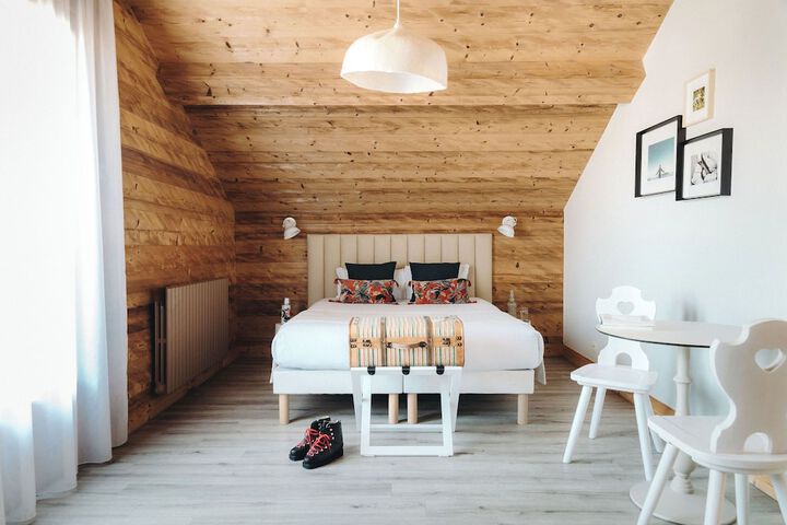 Room 5 of 50