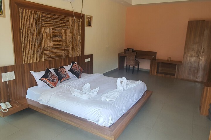 Room 6 of 15
