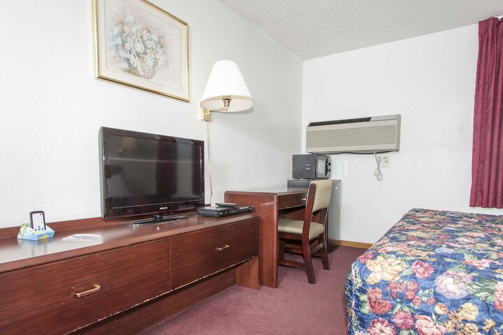 Standard Room, King or Two Doubles (4 of 7)