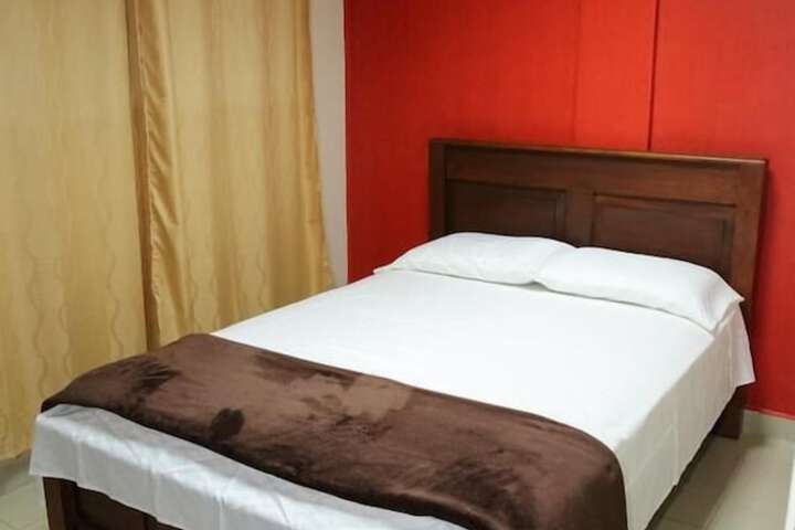 Room 13 of 32