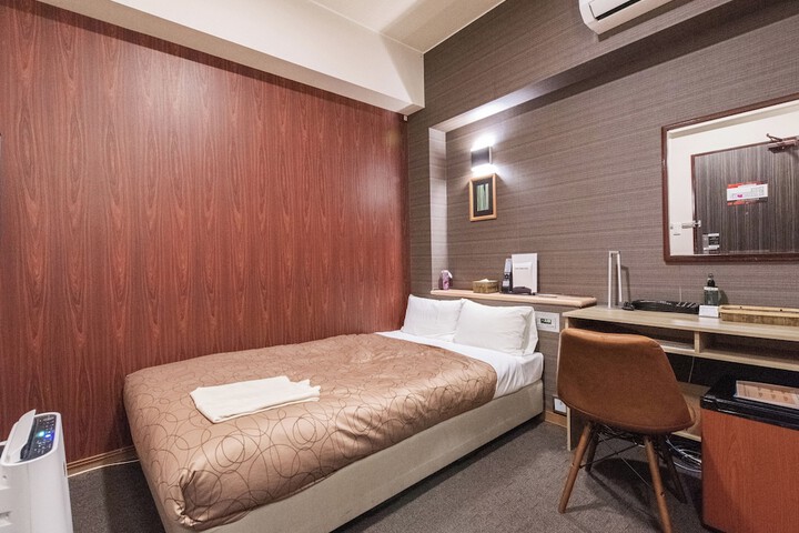Room 5 of 14