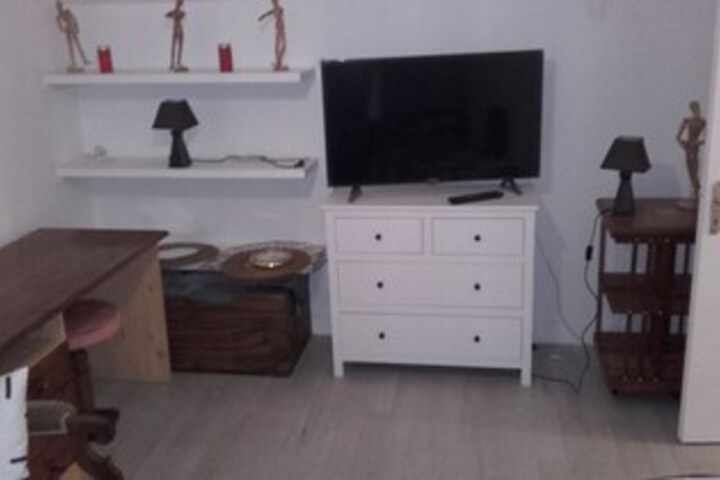 Room 6 of 8