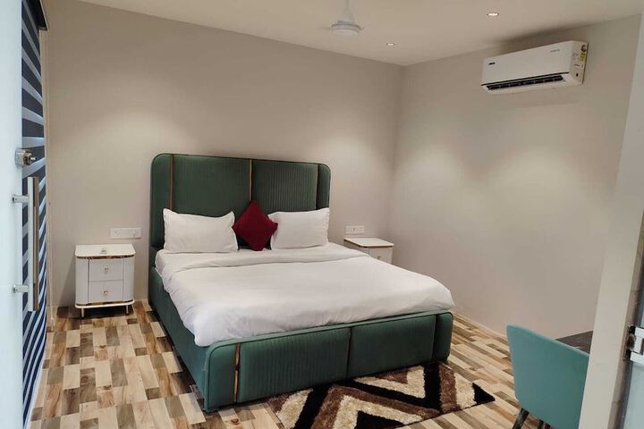 Room 2 of 8