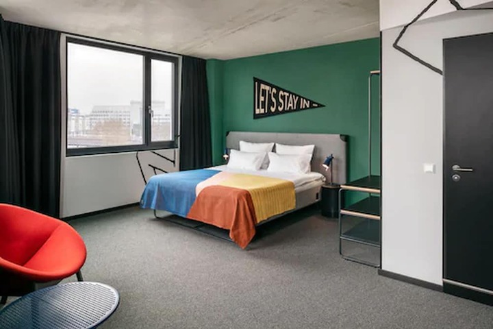 Room 5 of 90
