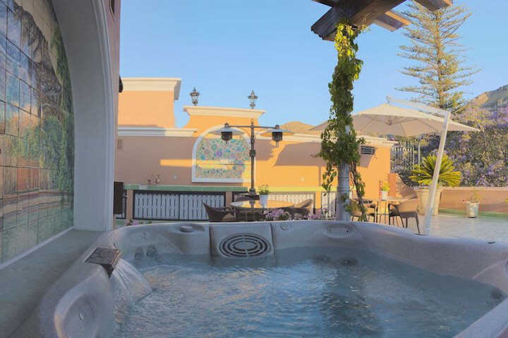 Hotel with Pool