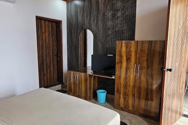 Room 11 of 40