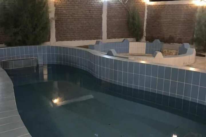 Pool 4 of 6