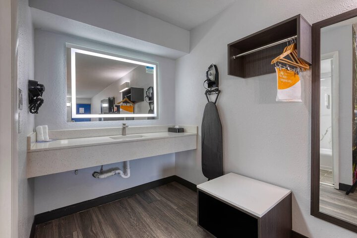 Room 48 of 81