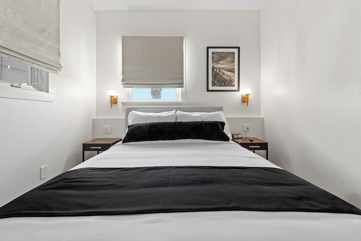 Room 8 of 33
