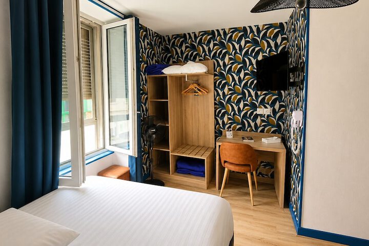 Room 21 of 42