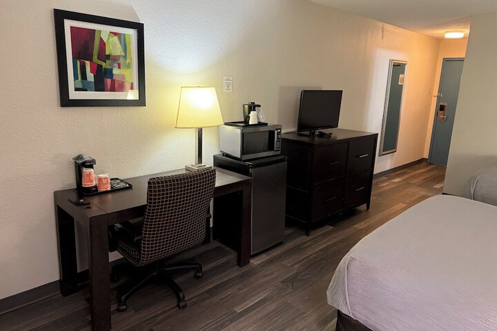 2 Double Beds (5 of 5)