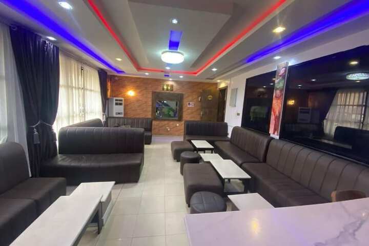 Lounge 14 of 26