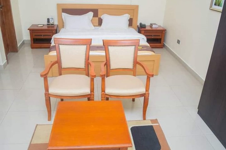 Room 5 of 9