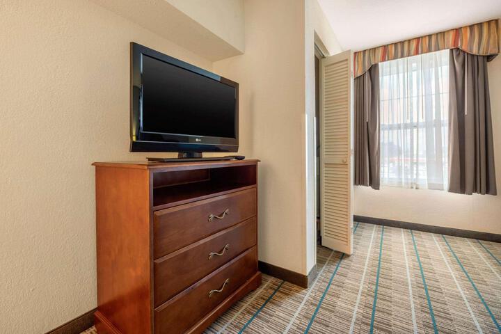 2 Queen Beds (8 of 21)