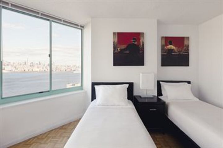 Room 12 of 28