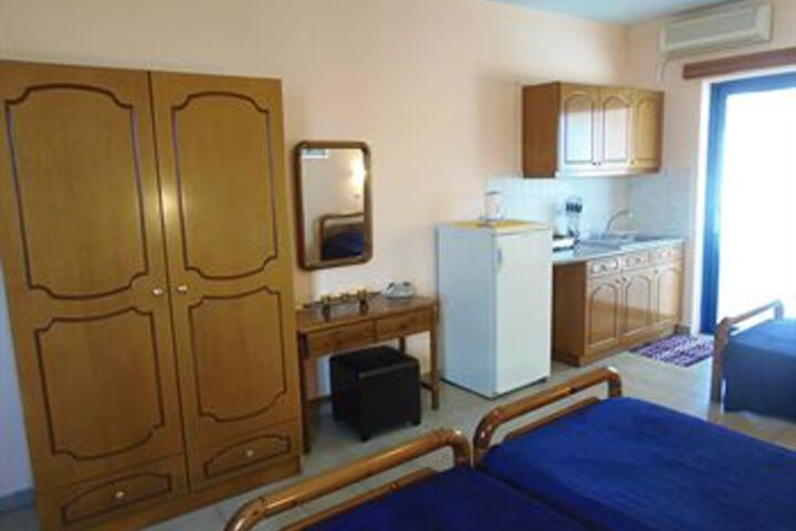 Room 13 of 21