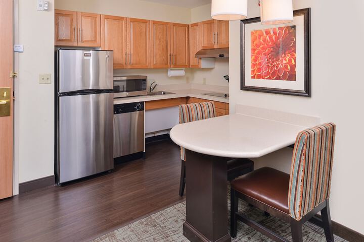1 Queen 1 Bedroom Suite Comm Mobility Accessible (18 of 39)