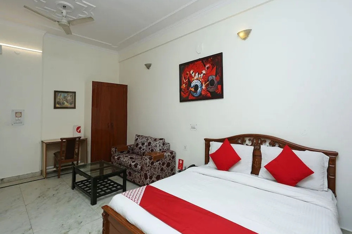 Room 5 of 13