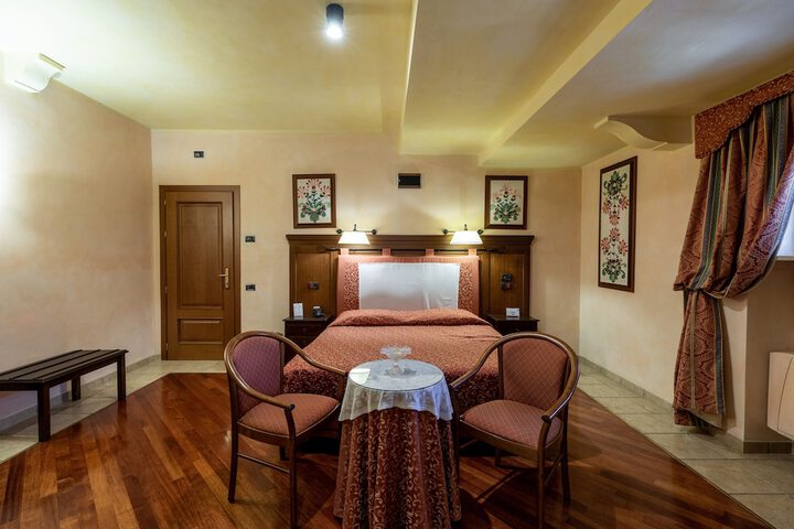 Room 30 of 80