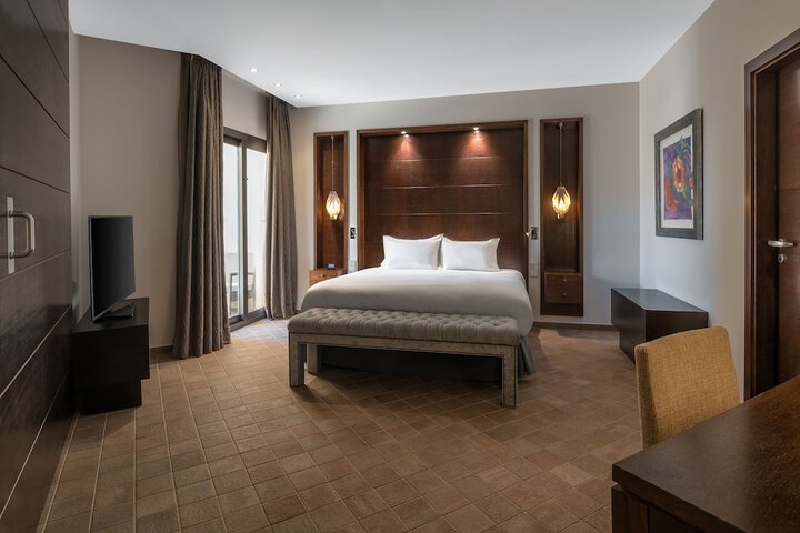 Room 7 of 72