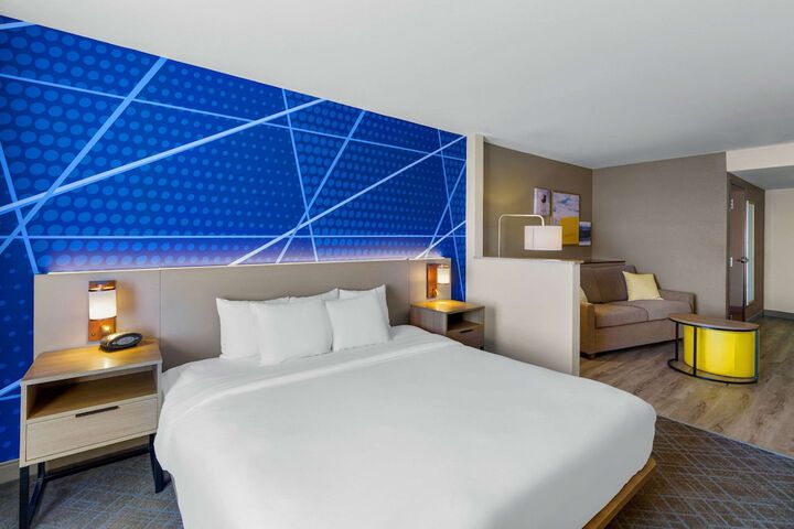 1 King Bed Suite Accessible (14 of 14)