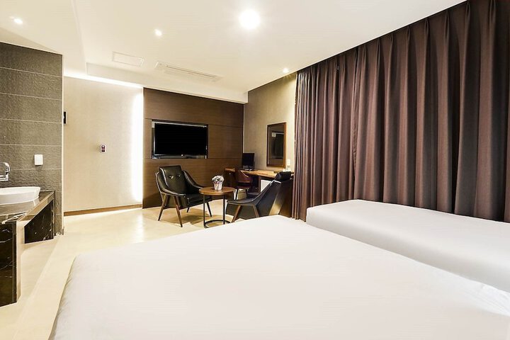 Room 9 of 55