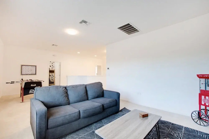 Room 6 of 25
