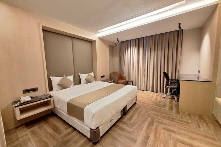 Room 9 of 27