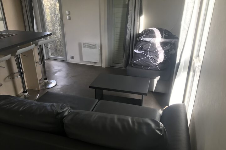 Lounge 18 of 25