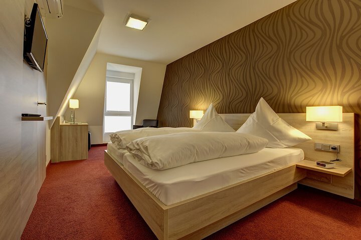 Room 3 of 44