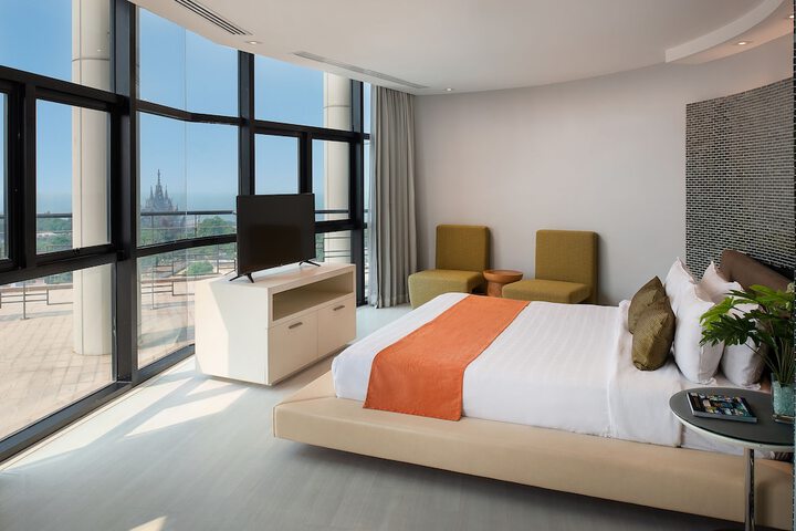 Room 102 of 168