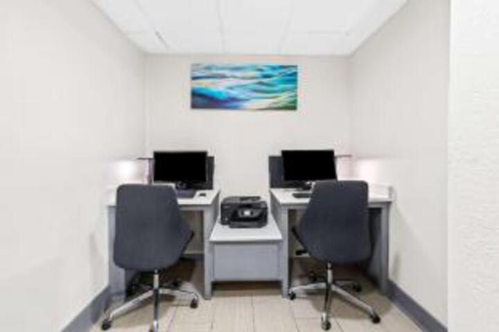 Business Center 19 of 23