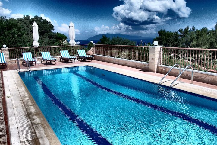 Hotel Pool