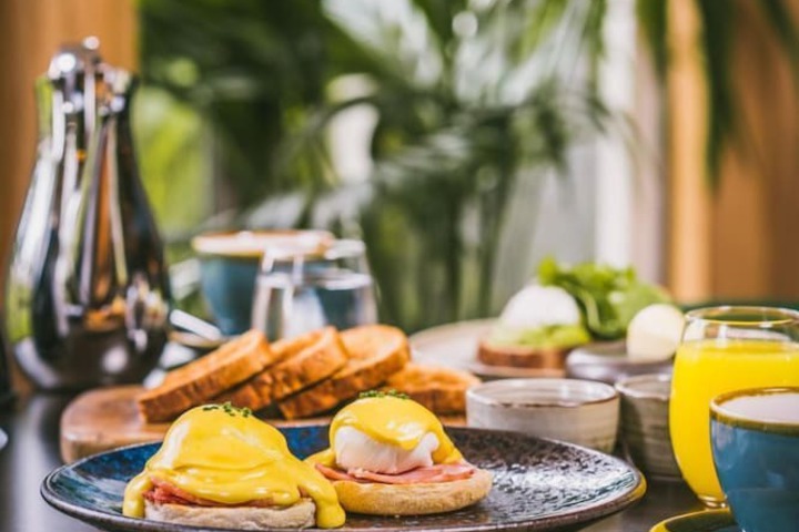 Breakfast/Coffee Service 80 of 109