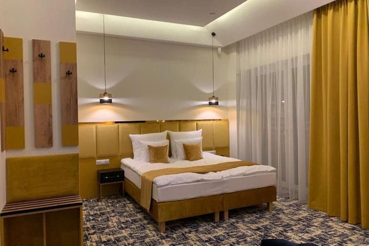 Room 9 of 25