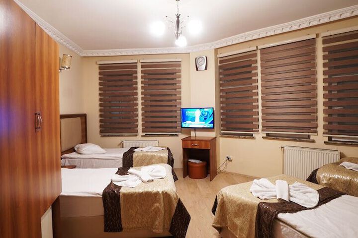 Room 13 of 27