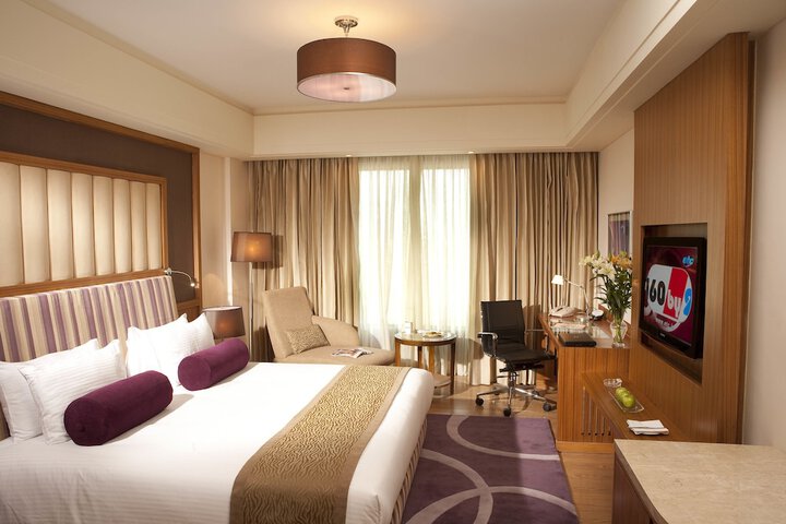 Room 5 of 76