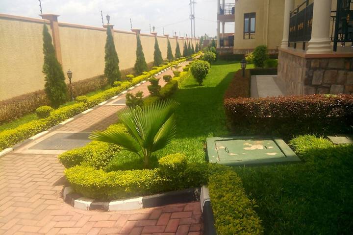 Hotel Exterior 40 of 45