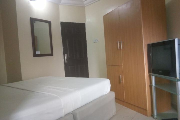 Room 13 of 21